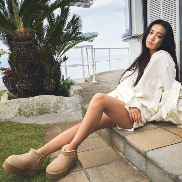 UGG Women's Classic Ultra Mini Platform - Picture 10 of 12